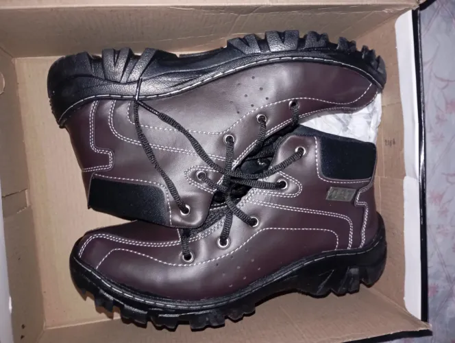 Bota Cat