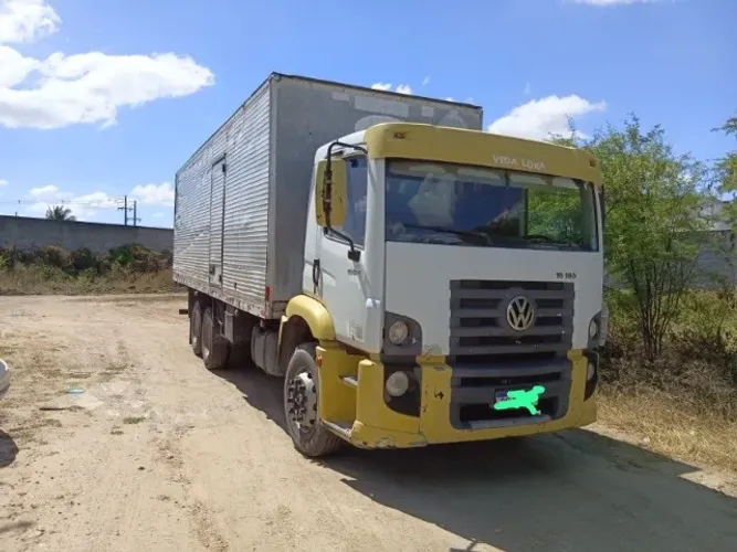 Vw 15180 trucado com baú