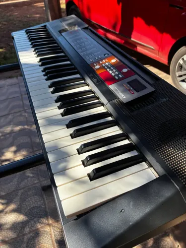 TECLADO YAMAHA + PEDESTAL