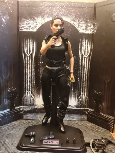 Tomb raider 1/6 Angelina Jolie com fundo diorama