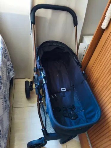 Carrinho de bebê+ bebê conforto 