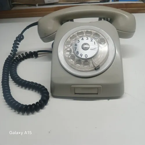 Vendo esse telefone ? antigo pura nostalgia ta em ótimo estado
