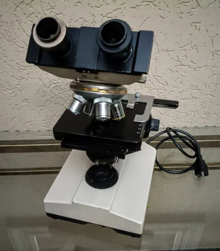 Microscópio Binocular - Não sei sobre Funcionamento. No Estado