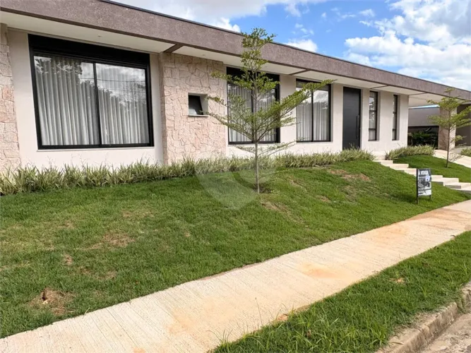 Casa à venda com 3 suítes no condomínio Condomíno Helena Maria, Sorocaba - SP