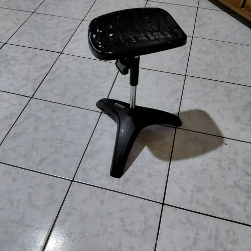 Apoiado de pé