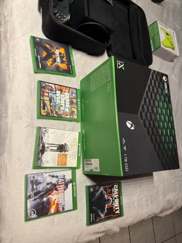 Xbox série x 1TB SSD 2 controles + jogos