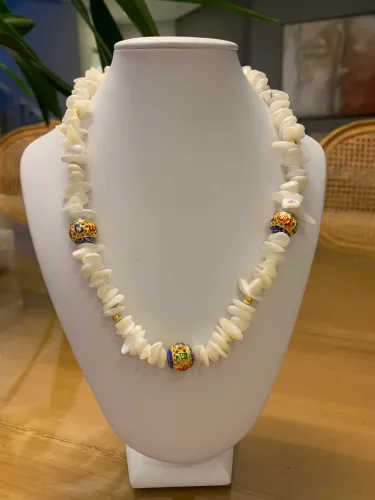 Vende-se lindo colar de madrepérolas