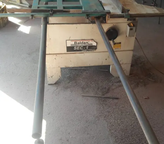 Serra esquadrejadeira 