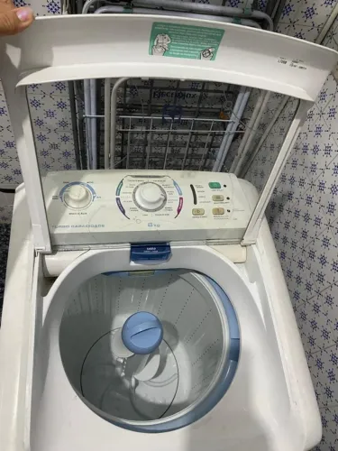 Vendo máquina de lavar roupa.
