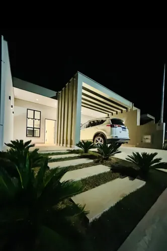 Linda casa em condomínio em Montes Claros!