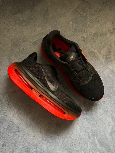 Nike Vomero Premium "Black Bright Crimson" - 43