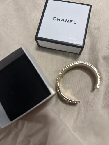 Pulseira Chanel usada uma vez 