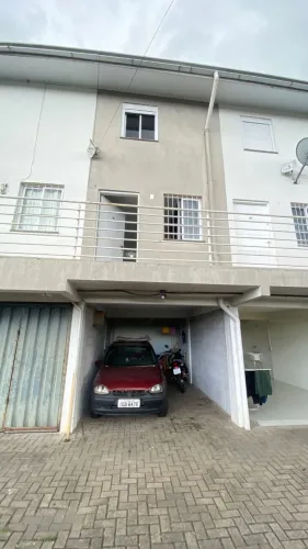 Casa - Sobrado em Condomínio Sala/Cozinha 2 Dormitório, 1 Banheiro e 1 vaga de garagem