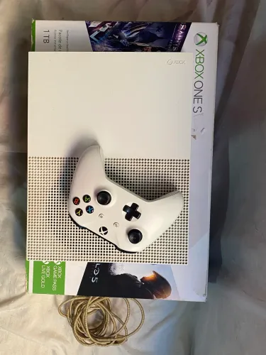XBOX ONE S / 1TERA - EXCELENTE ESTADO