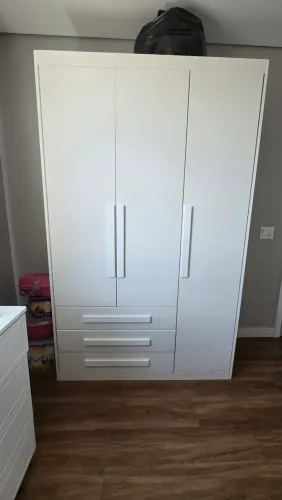 Guarda roupas e cômoda