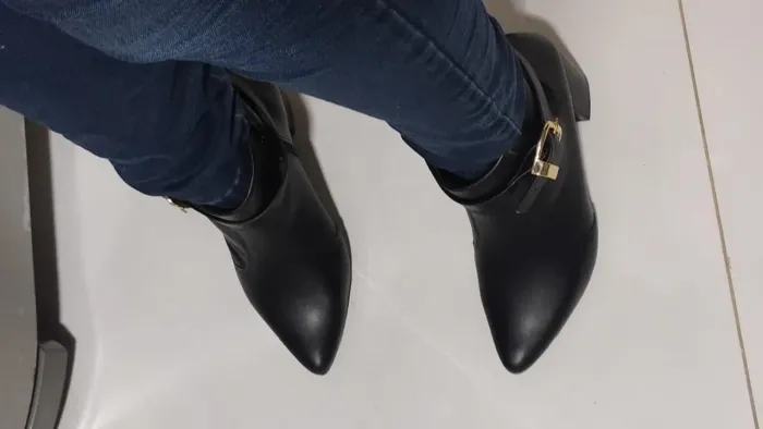 Bota com cinto removível nova