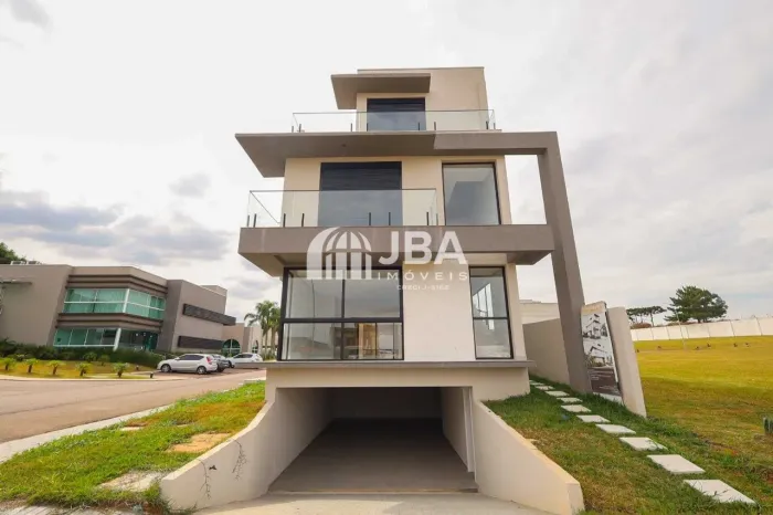 CASA DE ESQUINA EM CONDOMÍNIO CLUBE