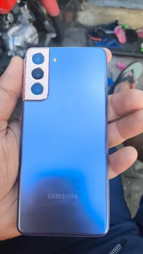 S21 seminovo com 8de Ram 128gb de memória 