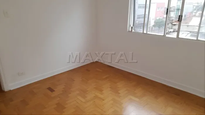Apartamento na Bom Retiro, reformado com 3 quartos, cozinha, 2 banheiros, sala, e área de