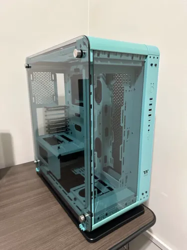 Gabinete Thermaltake core p6