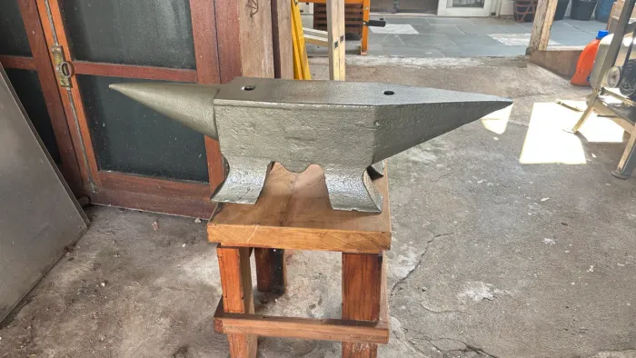 Bigorna de 100kg restaurada