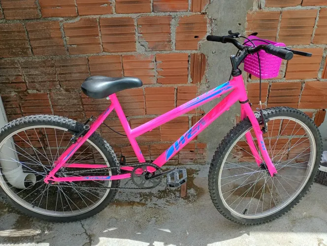 Bike feminina semi-nova Aro 26
