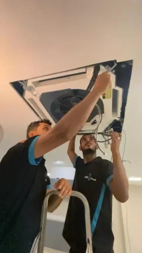 Prestador de serviços de climatização/Ar - condicionado