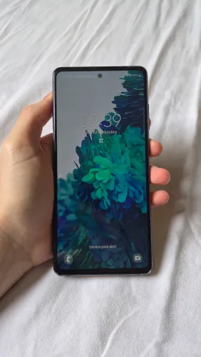 Samsung Galáxia S20 FE 128GB - Tela sem defeitos - R$ 599
