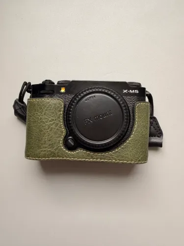 Fujifilm X-M5 (Body) + Capa