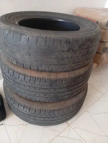 Pneus 195/65R15 meia vida