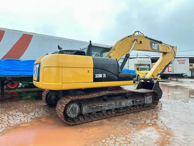Escavadeira caterpillar 320D2L 