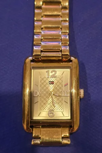 RELÓGIO TOMMY HILFIGER FEMININO 1781404 - DOURADO. R$590,00.