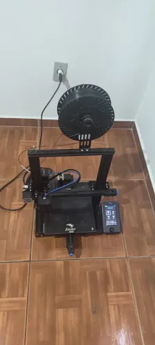 Impressora 3D Creality Ender 3 V2 + filamento PETG (aprox. 1 kg) + spray de adesão