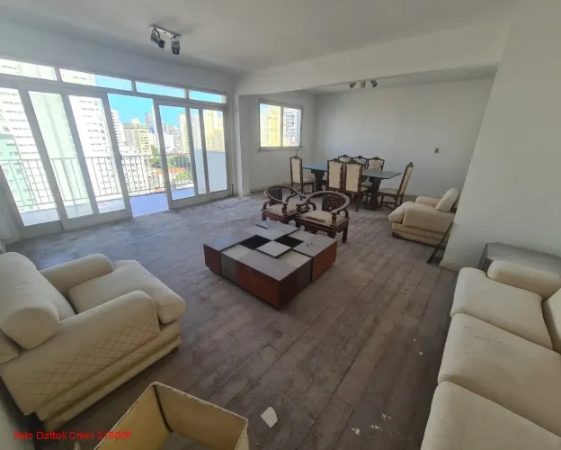 Excelente apartamento 4/4, sendo 1 suíte, ultimo andar, necessita reforma, nascente, 3 vag