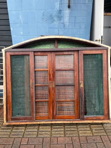 Janela de madeira 170x140