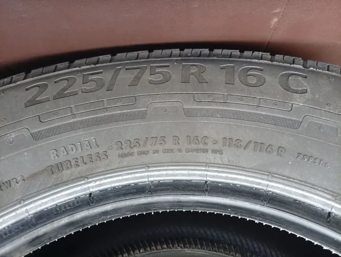 Pneus 225/75 Aro 16 C