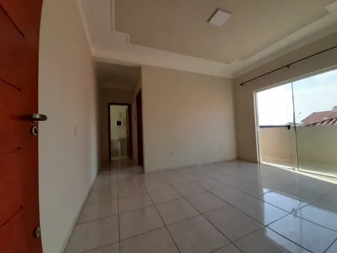 Apto TODO REFORMADO de 1 Quarto, c/ Garagem Coberta, no Real Parque!
