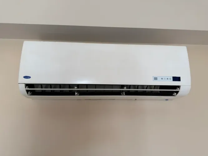 Ar-condicionado Split Springer Carrier 18.000 BTUs - 220V | Excelente estado