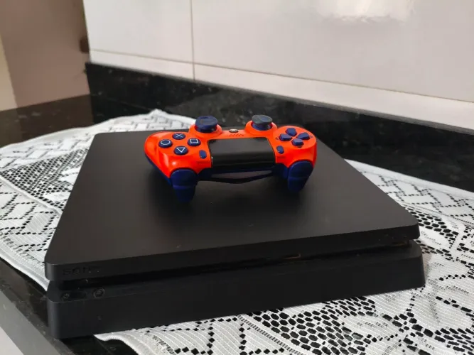 Vende-se Playstation 4 slim