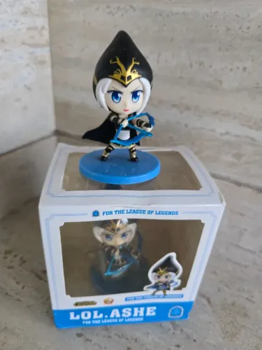 Mini Figure Ashe League of Legends (Estilo Chibi) Com Base e Caixa - Colecionável