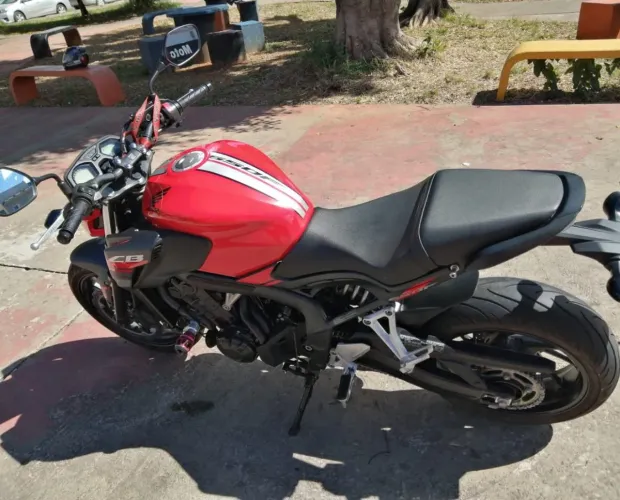 Moto CB 650F em ótimo estado. Único dono!