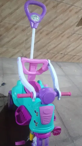 Carro de menina pra vender em bom estado