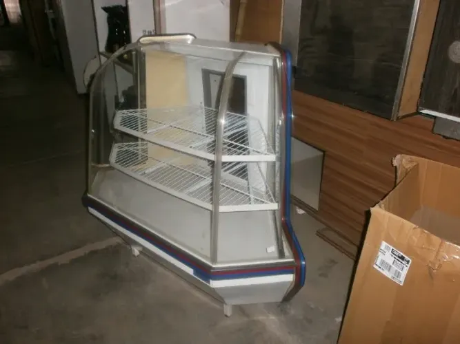 balcão vitrine  vidro curvo -neutra - vitrine de canto 45 graus