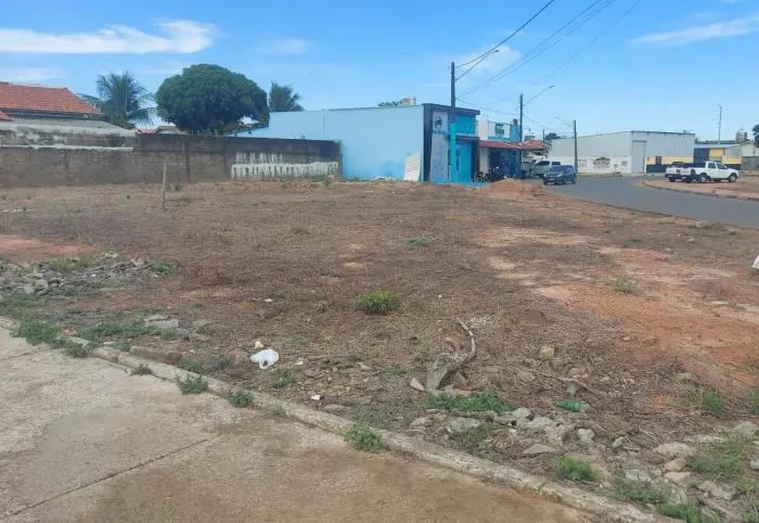 Alugo terreno no Cidade Satélite 