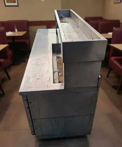Balcão refrigerado com pista fria elevada