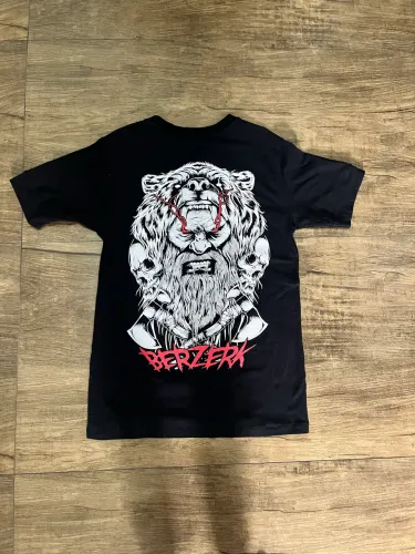 camiseta oversize berzerk 