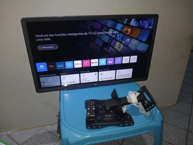 (Dispenso curiosos)Tv 32 smart LG ThinQ + Suporte reforçado flexível (seminova)