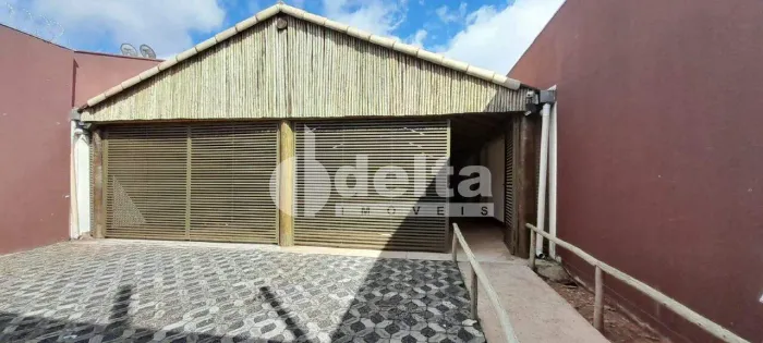 Galpão disponível para locação e venda no bairro Jardim Europa em Uberlândia-MG