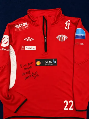 Agasalho Oficial Avaldsnes IL Noruega Umbro Nº 22 Assinado