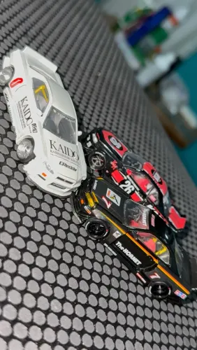 Coleção completa com nove miniaturas, sendo oito Kaido House R34 e um r33